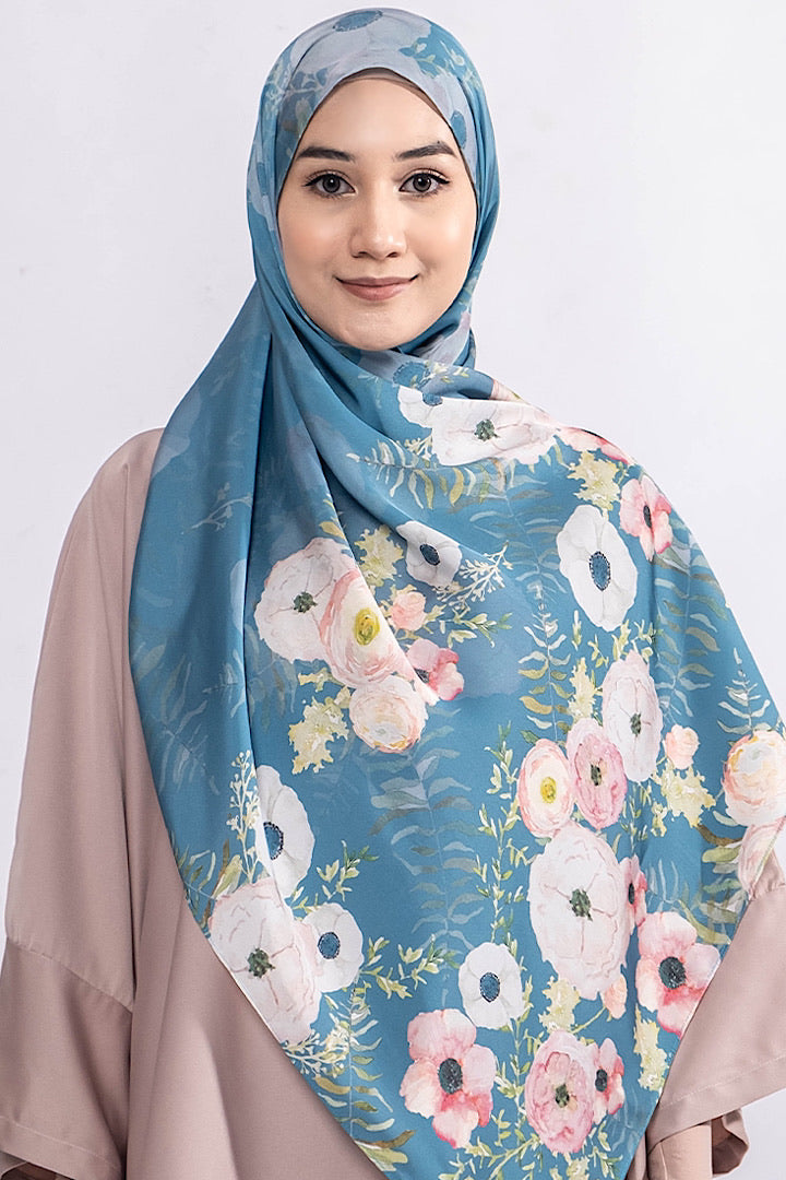 Amelie wideshawl in Green Blue Slate